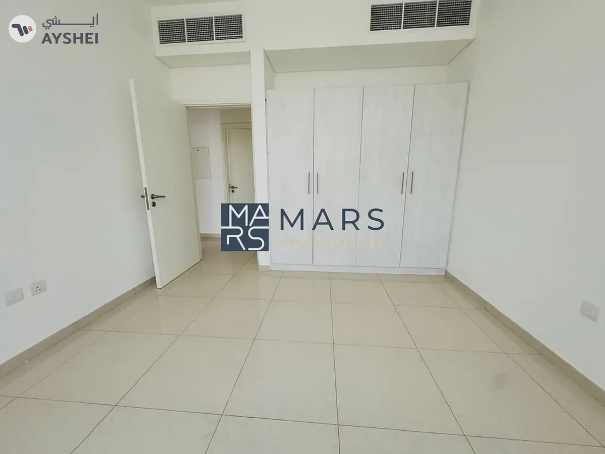 Spacious, Luxury 3 Bedroom Townhouse with Close Kitchen Available For Rent -11-11