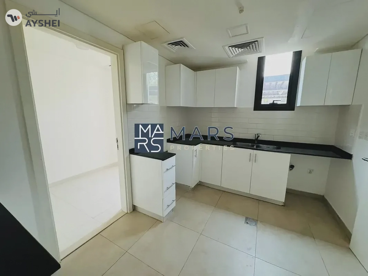 Spacious, Luxury 3 Bedroom Townhouse with Close Kitchen Available For Rent -16-16
