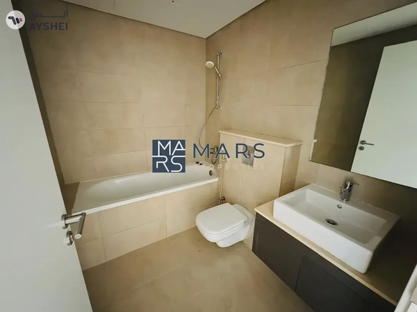 Spacious, Luxury 3 Bedroom Townhouse with Close Kitchen Available For Rent 