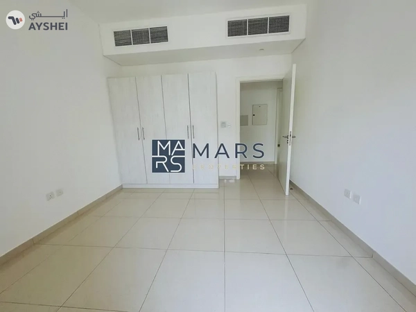 Spacious, Luxury 3 Bedroom Townhouse with Close Kitchen Available For Rent 