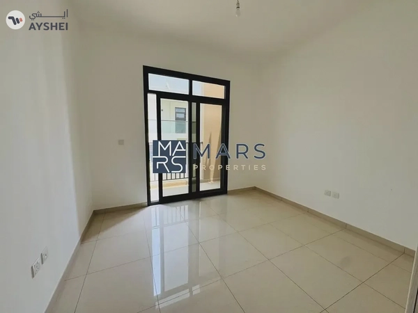 Spacious, Luxury 3 Bedroom Townhouse with Close Kitchen Available For Rent 