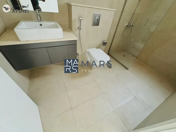 Spacious, Luxury 3 Bedroom Townhouse with Close Kitchen Available For Rent 