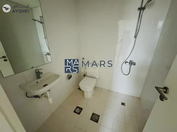 Spacious, Luxury 3 Bedroom Townhouse with Close Kitchen Available For Rent 
