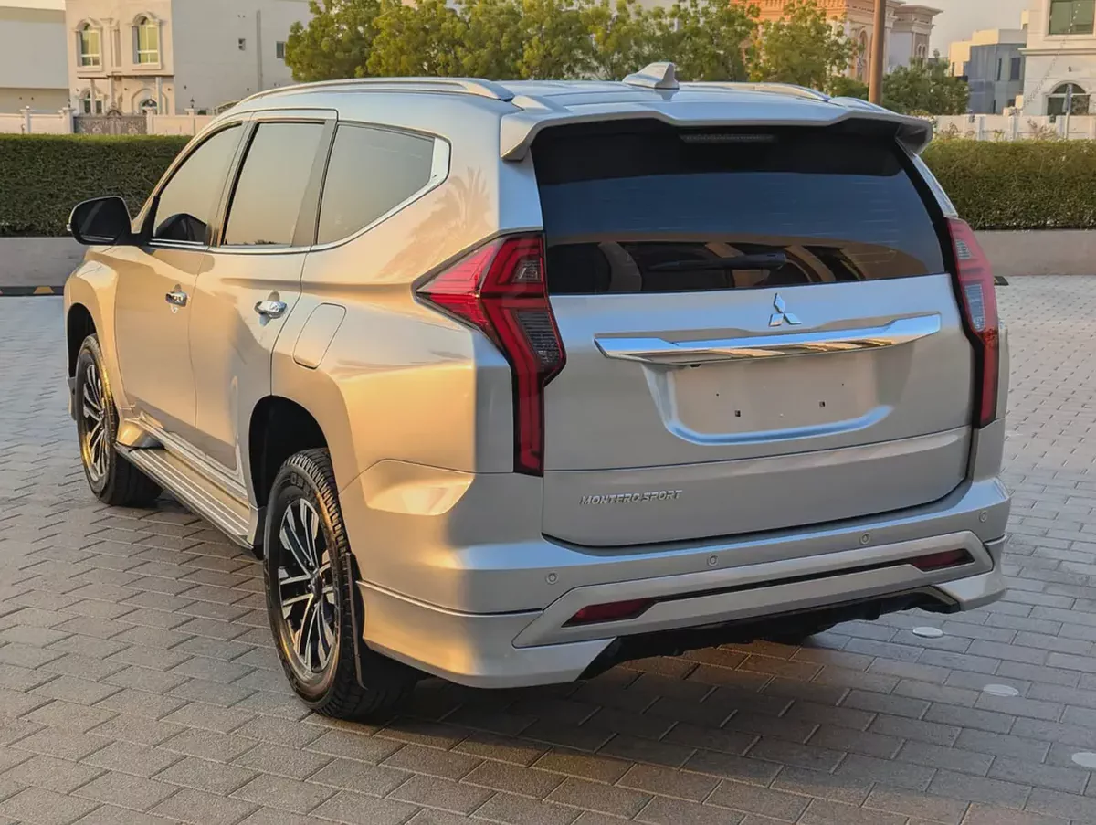 Mitsubishi Montero Sport 2023 GLS Top Line | GCC Specs  Excellent Condition Full Option-5-5