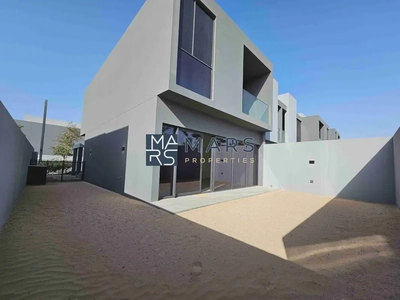 LUXURIOUS BRAND NEW 3-BEDROOM CORNER TOWNHOUSE FOR RENT IN ROBINIA MASAAR-14
