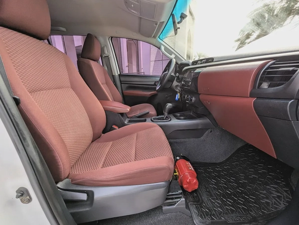 2022 Toyota Hilux GL 2.7 L  4X4 Automatic - Original paint - GCC Specs Dual Cab Pickup |