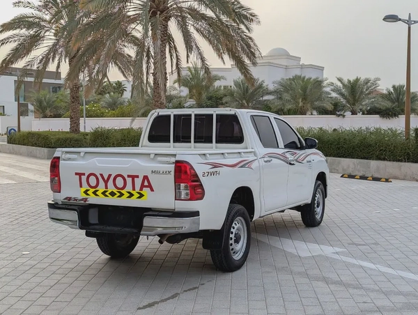2022 Toyota Hilux GL 2.7 L  4X4 Automatic - Original paint - GCC Specs Dual Cab Pickup |