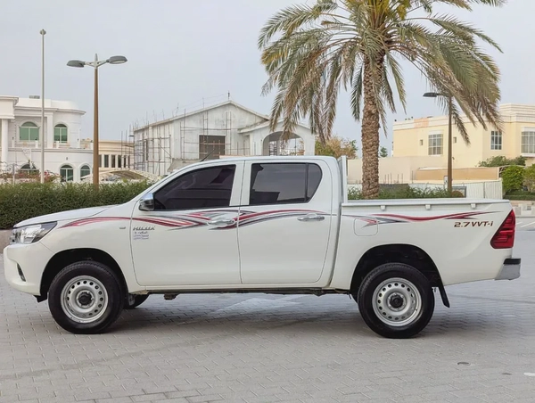 2022 Toyota Hilux GL 2.7 L  4X4 Automatic - Original paint - GCC Specs Dual Cab Pickup |