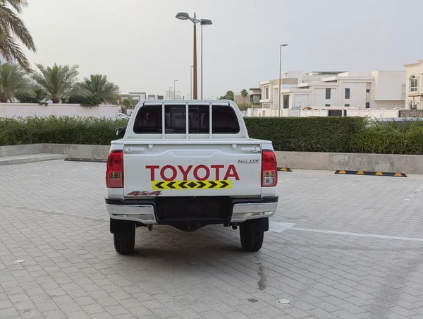 2022 Toyota Hilux GL 2.7 L  4X4 Automatic - Original paint - GCC Specs Dual Cab Pickup |