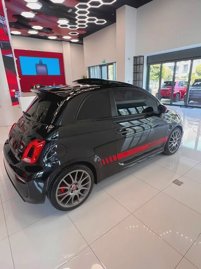 Abarth 695 Turismo Hatchback 1.4L-4