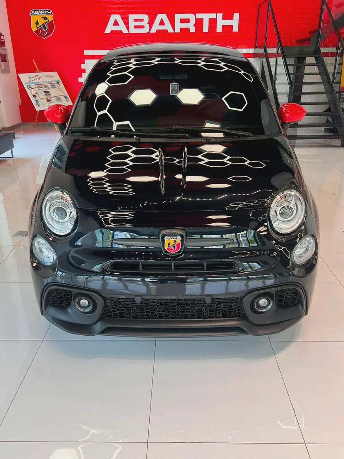 Abarth 695 Turismo Hatchback 1.4L-1-1