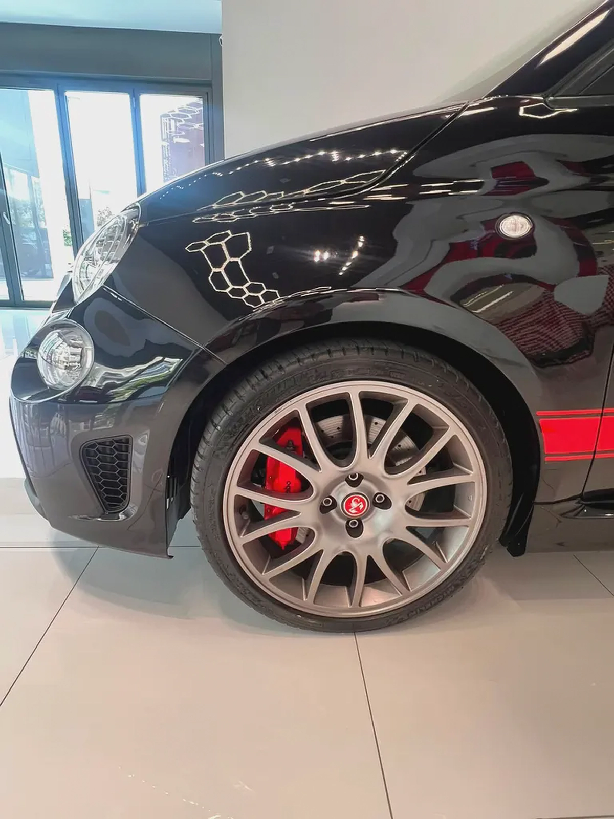 Abarth 695 Turismo Hatchback 1.4L-5-5