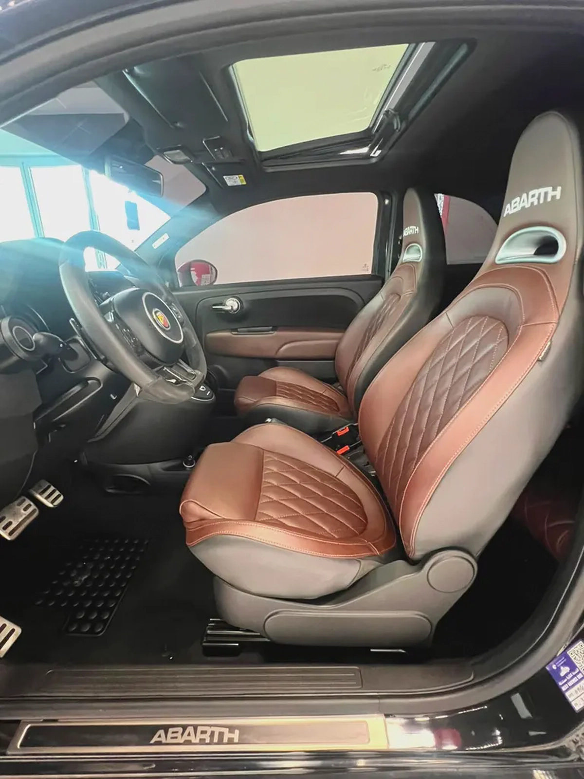 Abarth 695 Turismo Hatchback 1.4L-6-6
