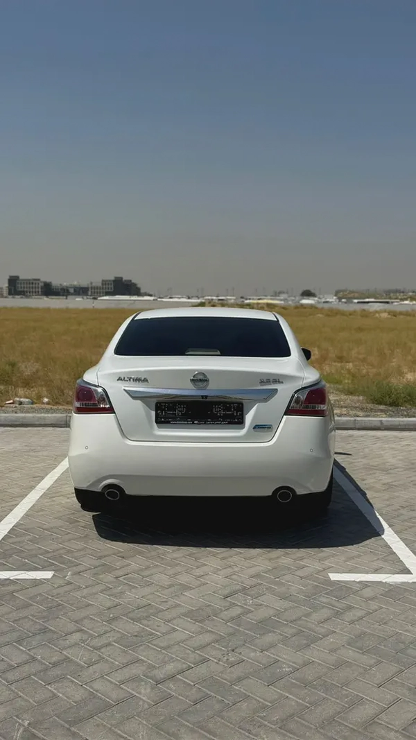 Nissan Altima SL | 2015 | GCC | Full Option | 151,000 km | White / Beige | Fully Serviced