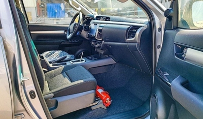 Toyota Hilux Toyota Hilux 2.4L Diesel AT Full Option MY2025_Silver-7