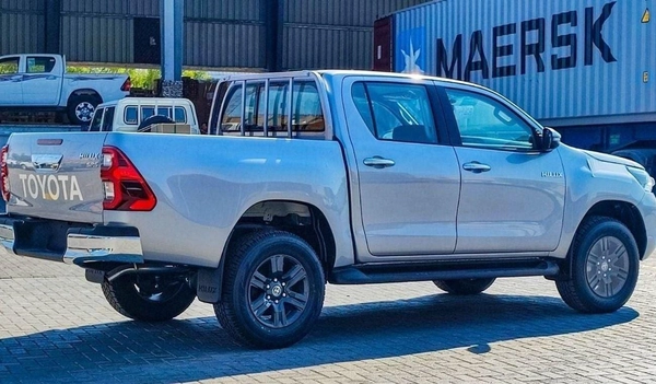 Toyota Hilux Toyota Hilux 2.4L Diesel AT Full Option MY2025_Silver
