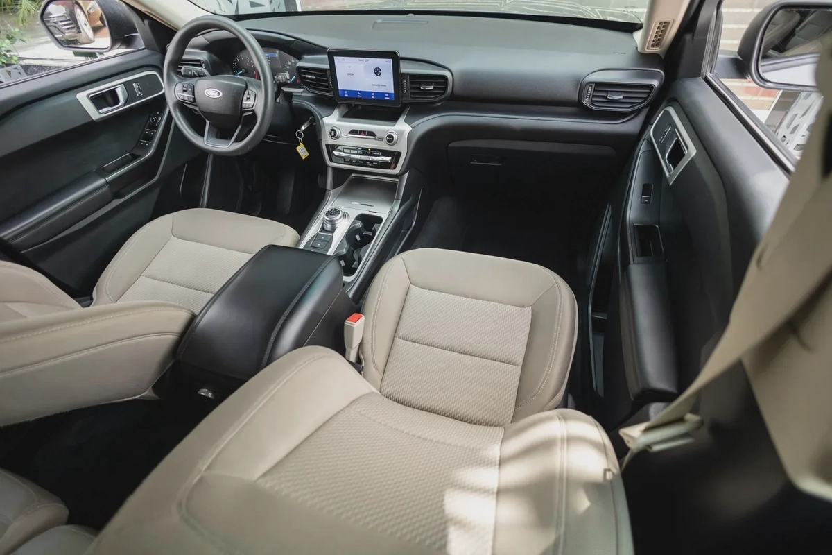 Ford Explorer 2022-4-4