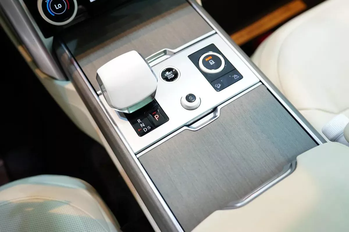 Land Rover Range Rover Vogue SV-7-7