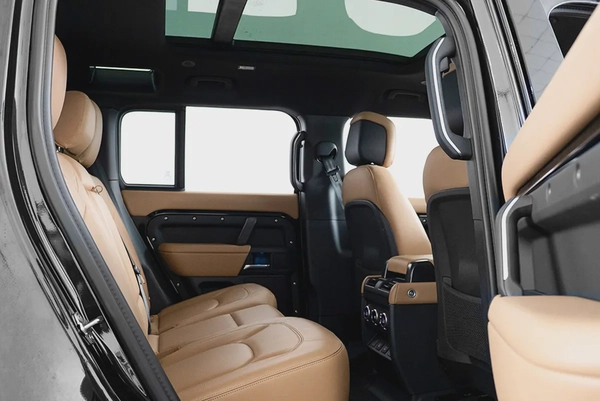 6,384 AED / 60 months | 0% DP | 2025 Landrover Defender 110 P300 X-Dynamic / Agency Warranty
