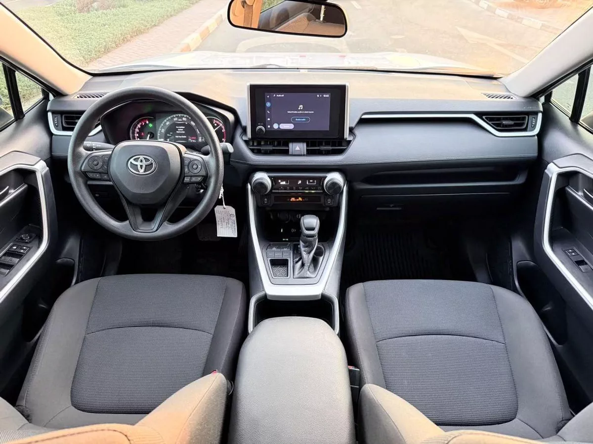 Toyota RAV4 Le 2.5L 2025-4-0