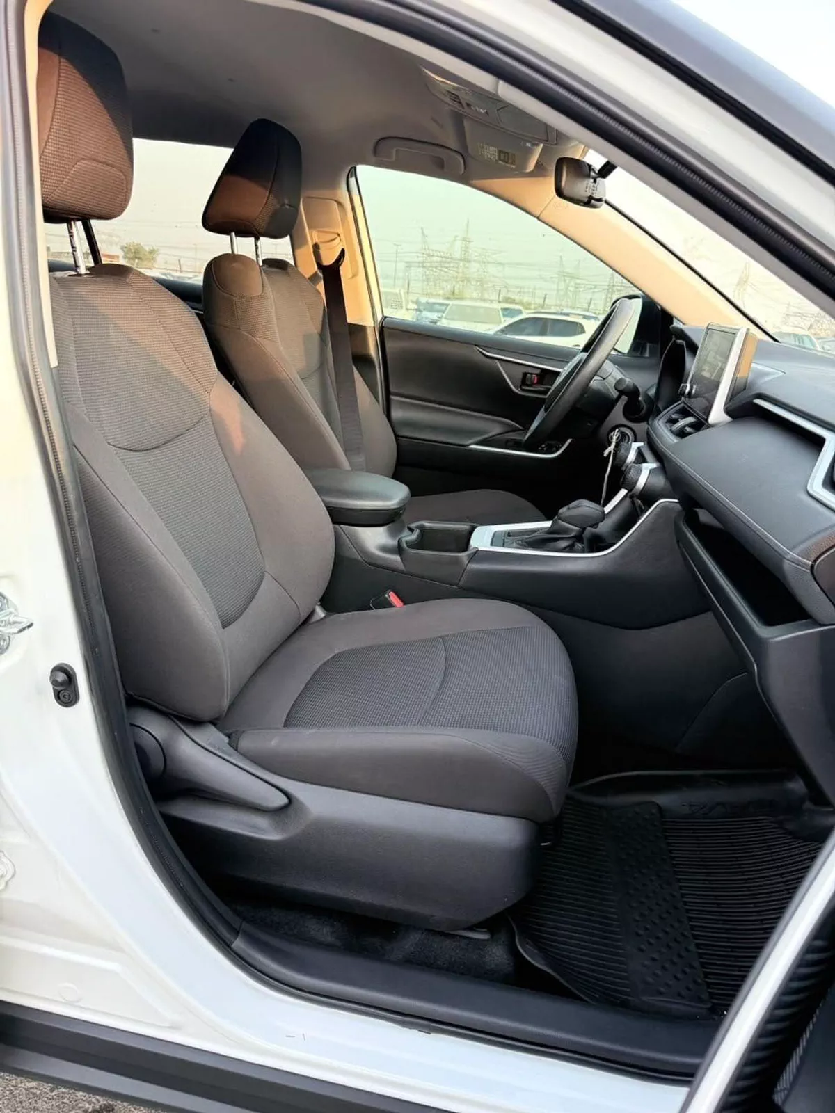 Toyota RAV4 Le 2.5L 2025-8-0