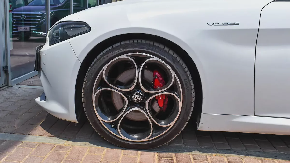 AED 1,792/ Month | Alfa Romeo | Giulia Veloce | 2023 | Gargash Warranty and Service-3-3