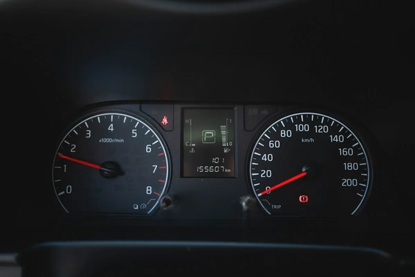 High-Roof 13-Seater Passenger Van | Automatic | GCC Specs | Ref#N85175