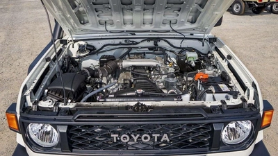Toyota Land Cruiser 70 AMBULANCE LC78 4.2D MT MY2024-13