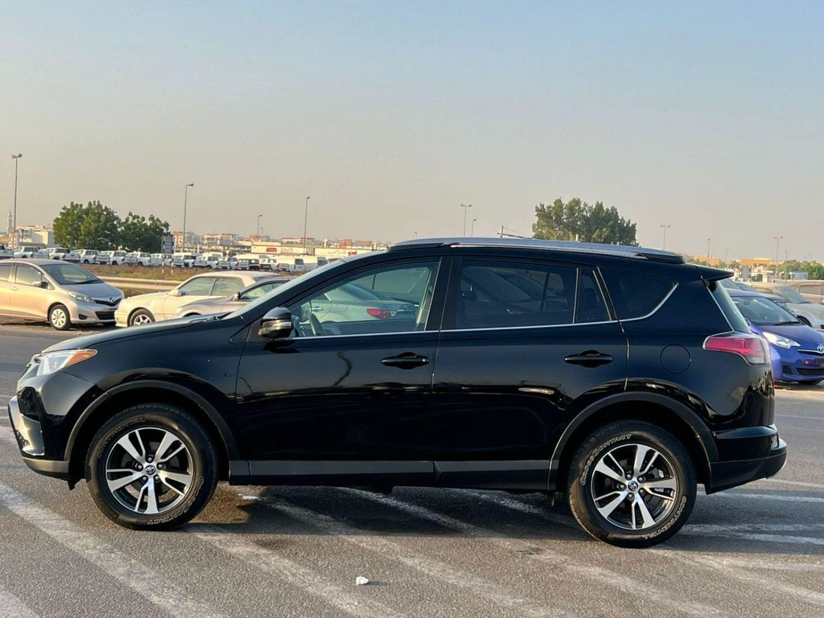 Toyota RAV4 2018 XLE - 2.5L V4-RearCam-AWD 4x4 - Push Start -Sunroof-4-0