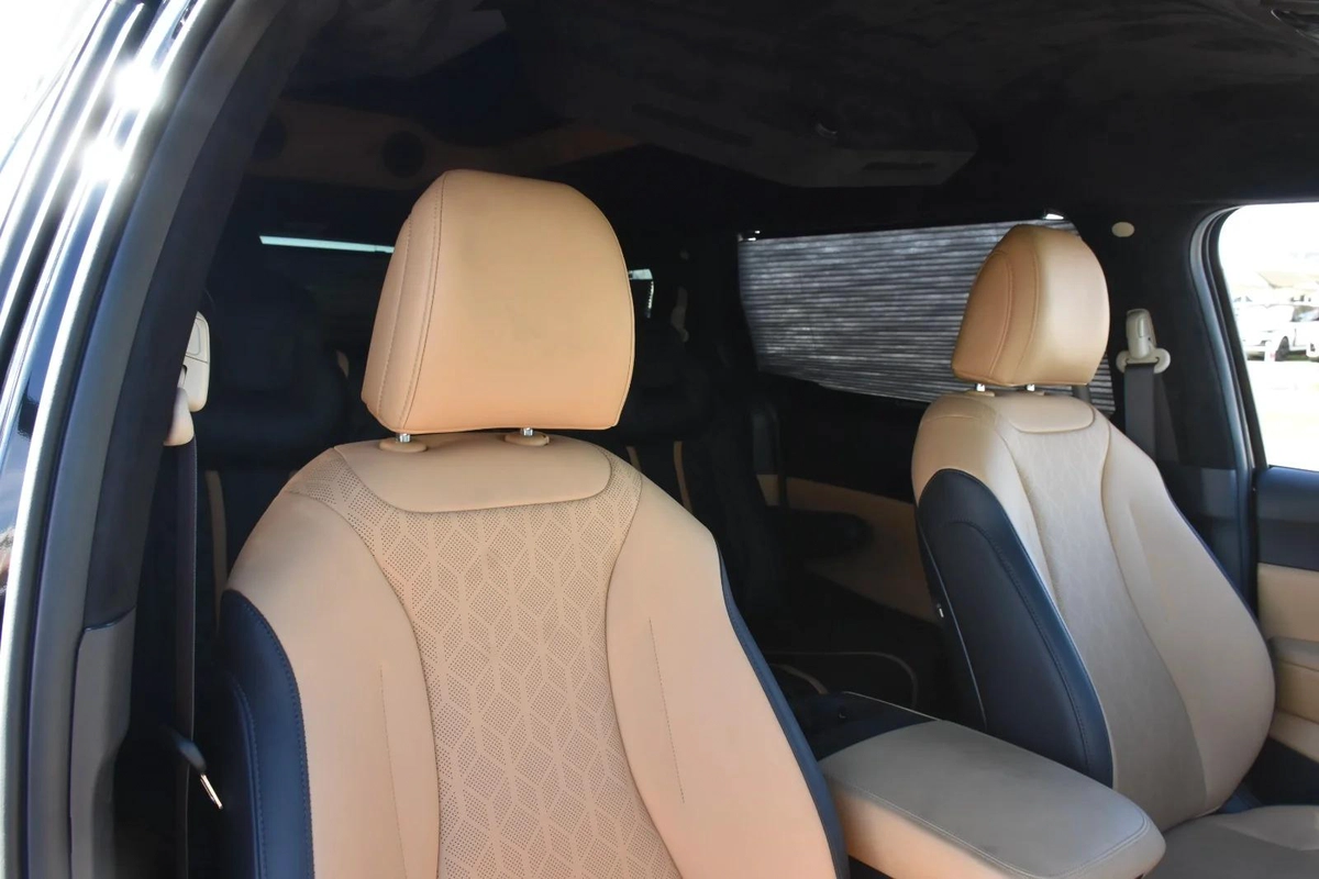 KIA CARNIVAL 7 SEATS 2023 | BLACK-12-12