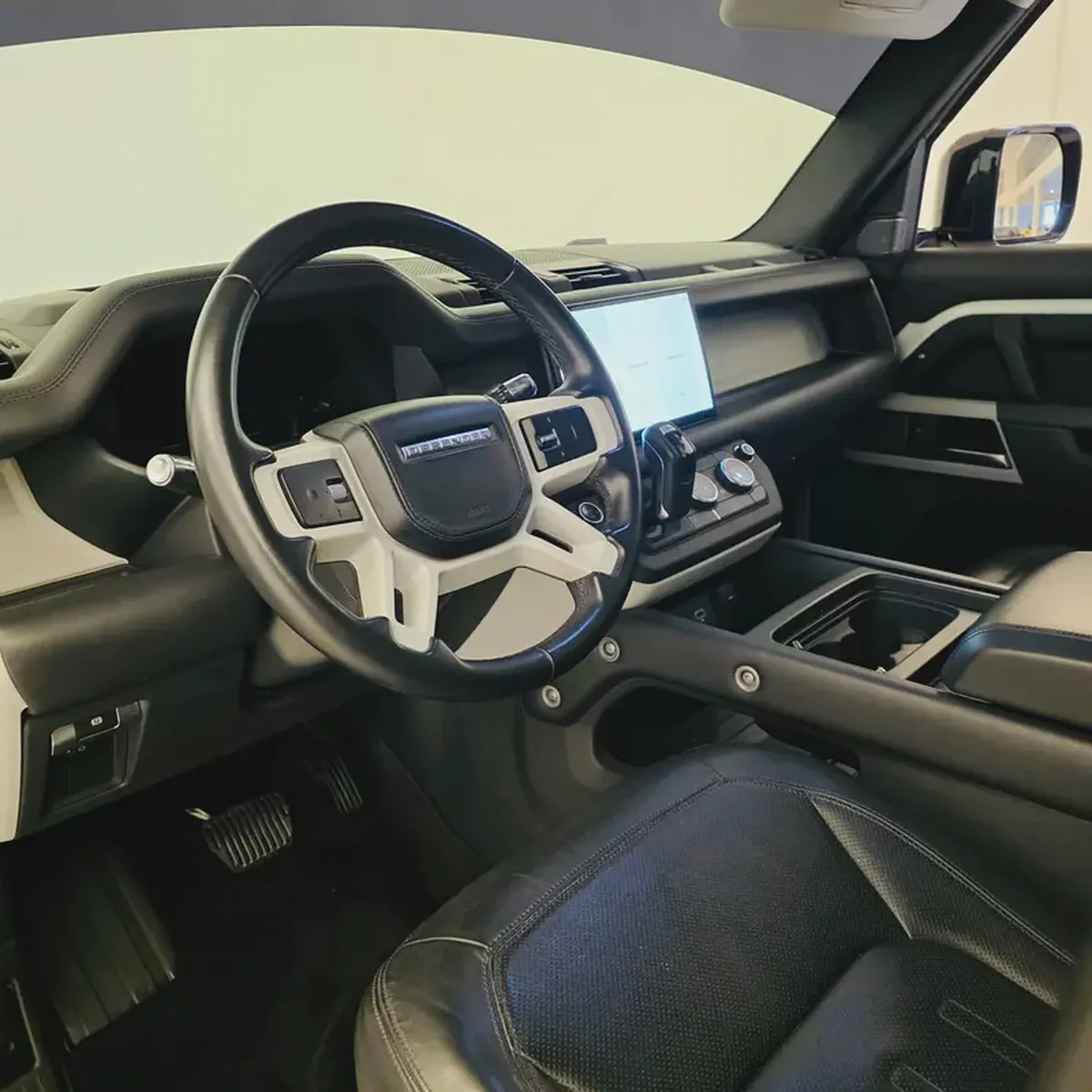 AED 2741 PM | DEFENDER 110 HSE P400 V6 2020 | WELL MAINTAINED | 1 YEAR WARRANTY-10-10