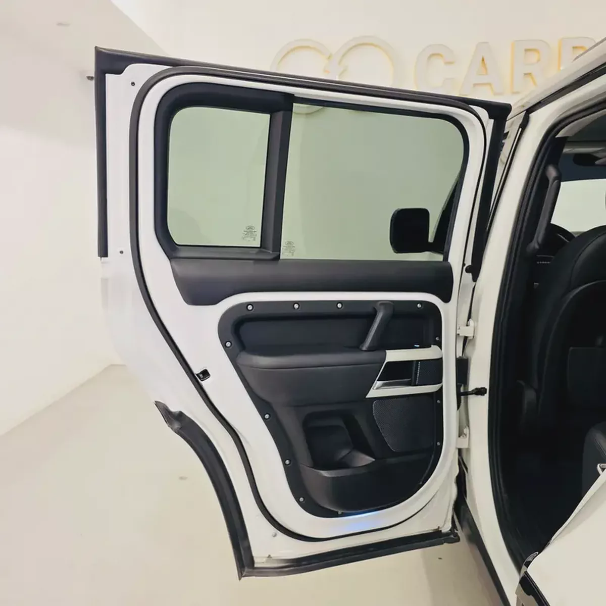 AED 2741 PM | DEFENDER 110 HSE P400 V6 2020 | WELL MAINTAINED | 1 YEAR WARRANTY-16-16