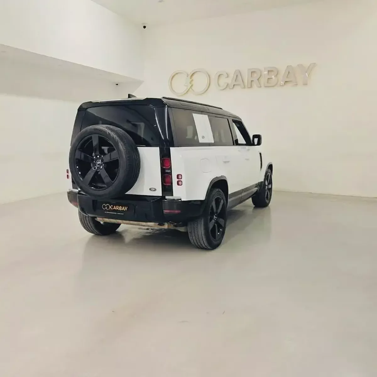 AED 2741 PM | DEFENDER 110 HSE P400 V6 2020 | WELL MAINTAINED | 1 YEAR WARRANTY-4-4