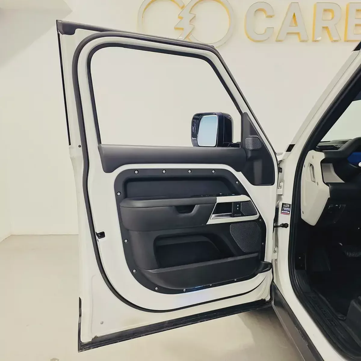 AED 2741 PM | DEFENDER 110 HSE P400 V6 2020 | WELL MAINTAINED | 1 YEAR WARRANTY-7-7