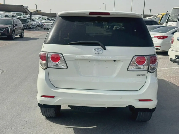 Toyota fortuner 2015 white cooor GCc calen car