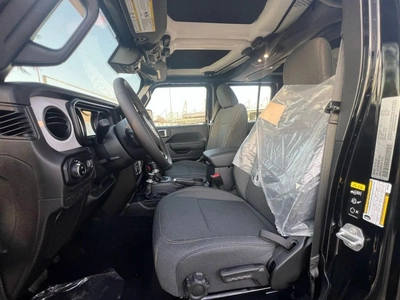 Jeep Wrangler Unlimited Sport S 2.0L A/T-5