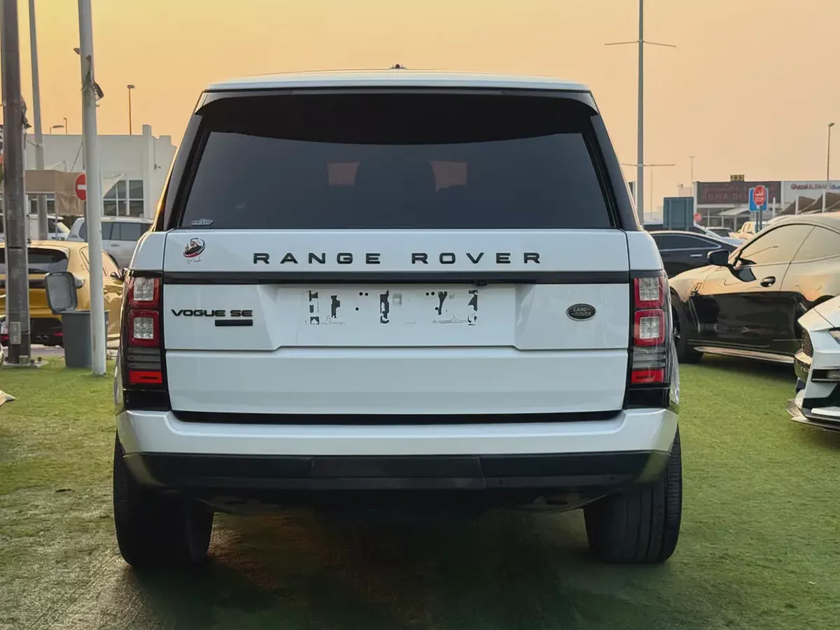 Pristine 2014 Land Rover Range Rover Vogue | GCC Specs | Low Mileage-4-4