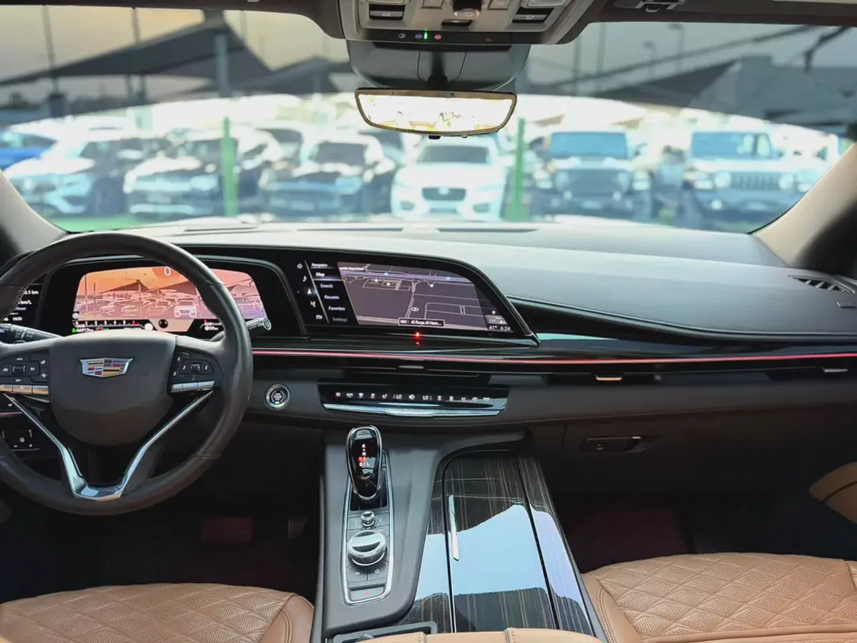 (2023) CADILLAC ESCALADE //PLATINUM LUXURY// GCC LOW MILEAGE - UNDER WARRANTY--12-12