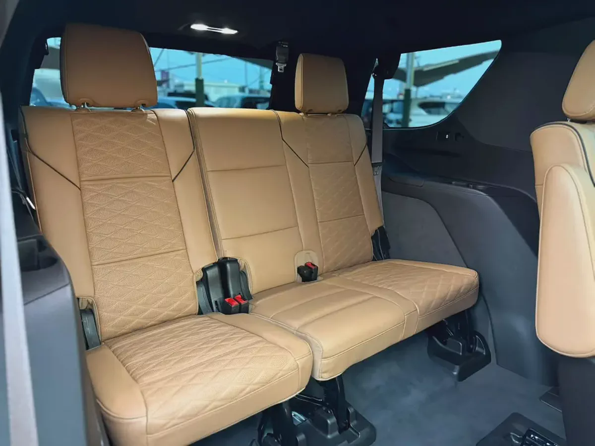 (2023) CADILLAC ESCALADE //PLATINUM LUXURY// GCC LOW MILEAGE - UNDER WARRANTY--14-14