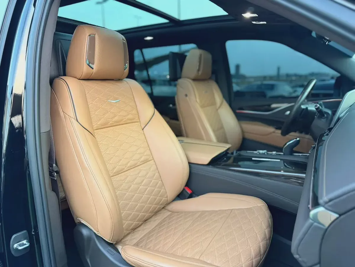 (2023) CADILLAC ESCALADE //PLATINUM LUXURY// GCC LOW MILEAGE - UNDER WARRANTY--16-16