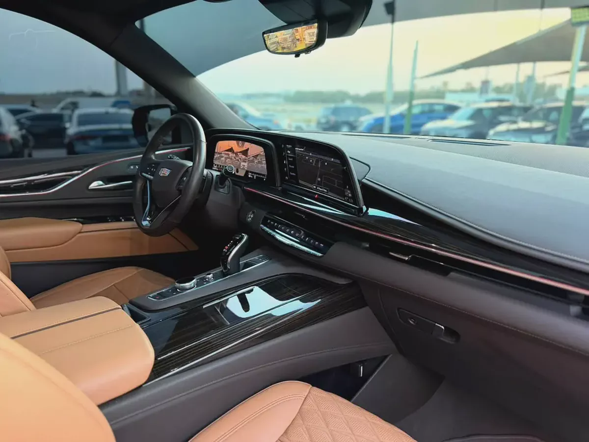 (2023) CADILLAC ESCALADE //PLATINUM LUXURY// GCC LOW MILEAGE - UNDER WARRANTY--17-17