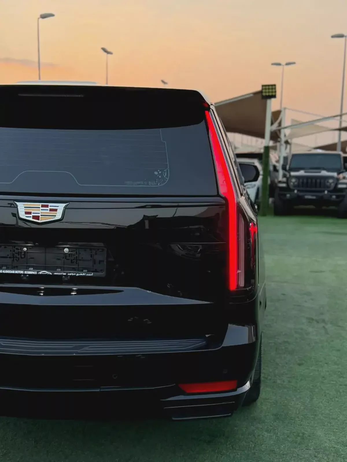 (2023) CADILLAC ESCALADE //PLATINUM LUXURY// GCC LOW MILEAGE - UNDER WARRANTY--18-18