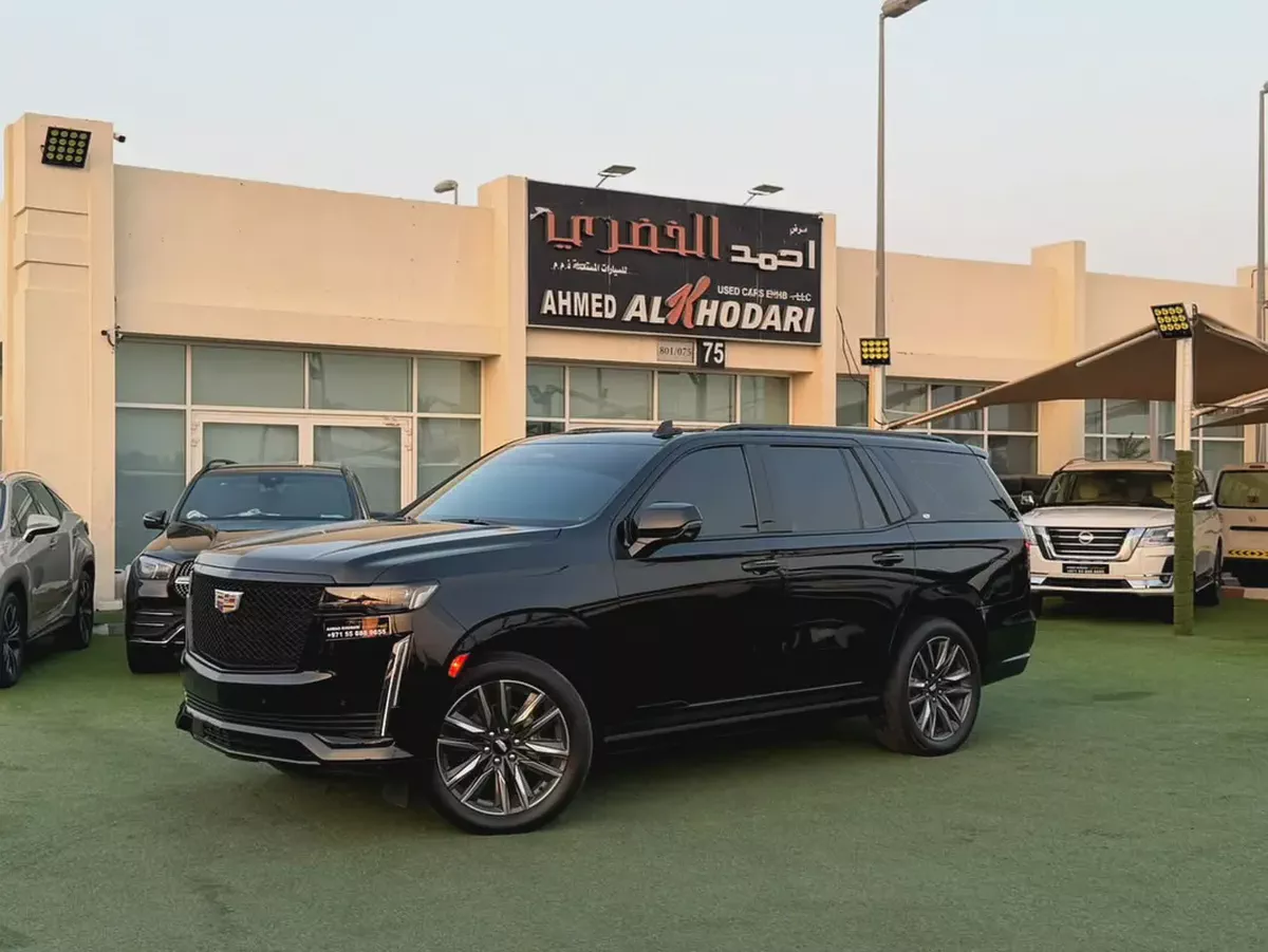 (2023) CADILLAC ESCALADE //PLATINUM LUXURY// GCC LOW MILEAGE - UNDER WARRANTY-