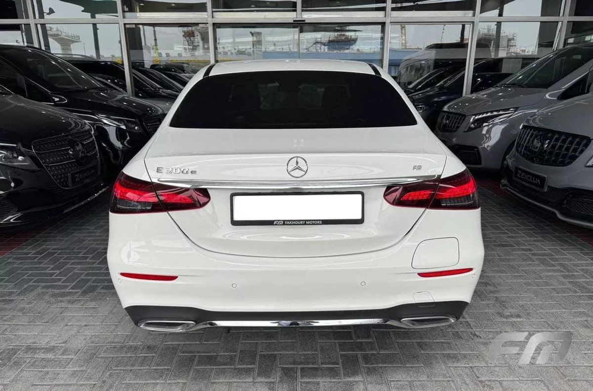 Mercedes Benz E300 PREMIUM PLUS - HYBRID (AMG)-11-0