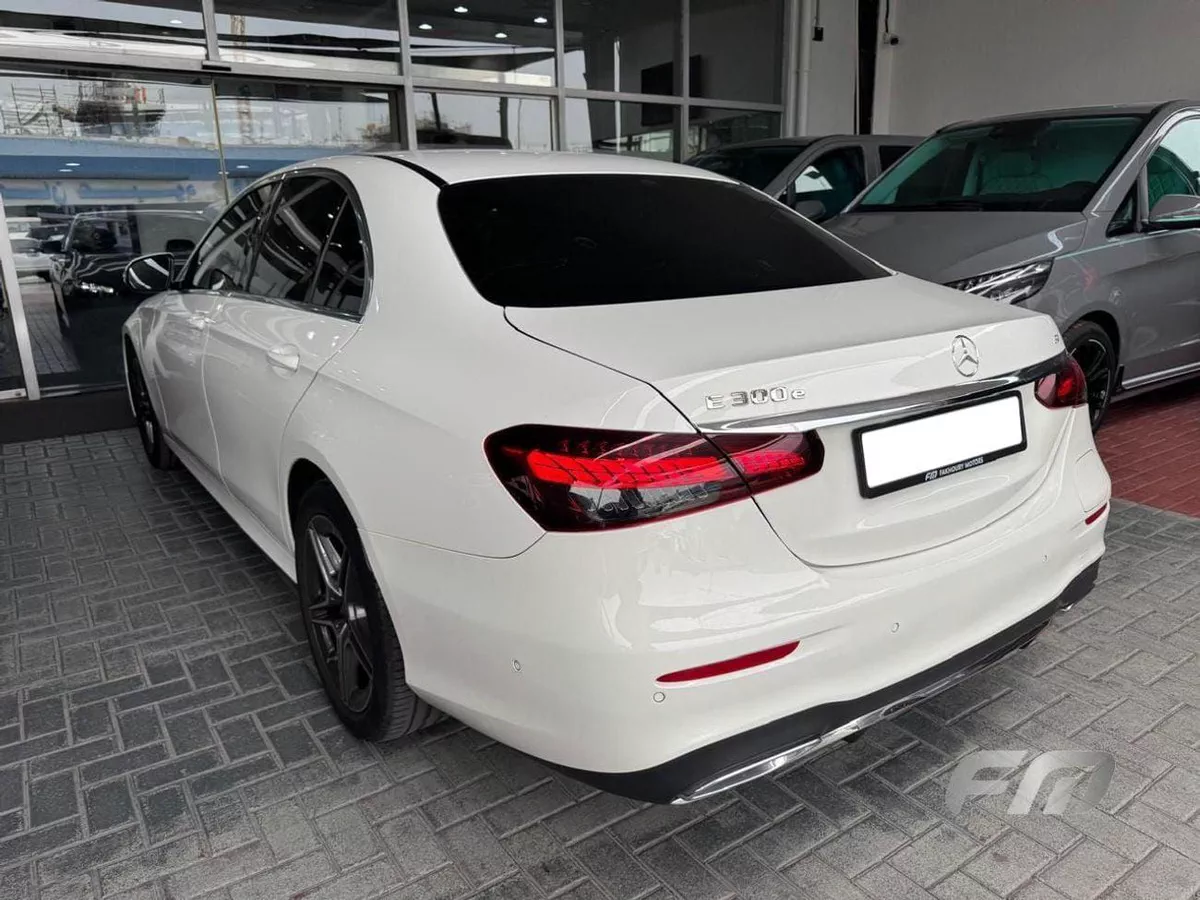 Mercedes Benz E300 PREMIUM PLUS - HYBRID (AMG)-12-0