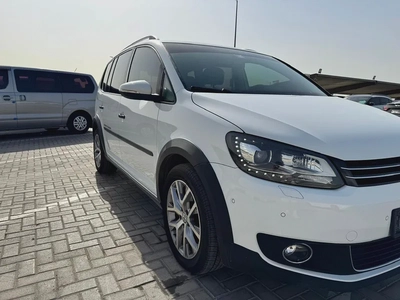 VOLKSWAGEN TOURAN-2