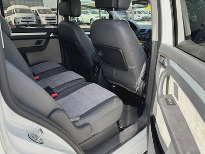 VOLKSWAGEN TOURAN-12