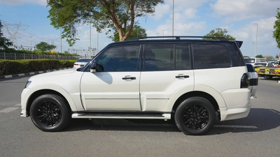 MITSUBISHI PAJERO 2020!! SIGNATURE CONDITION!! GCC SPECS!! WELL MAINTAINED!! 3.8 V6-15