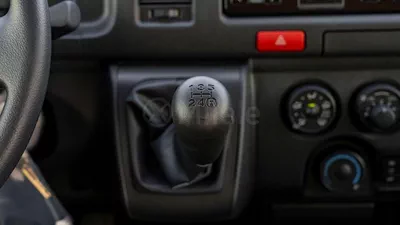 Toyota Hiace .-13