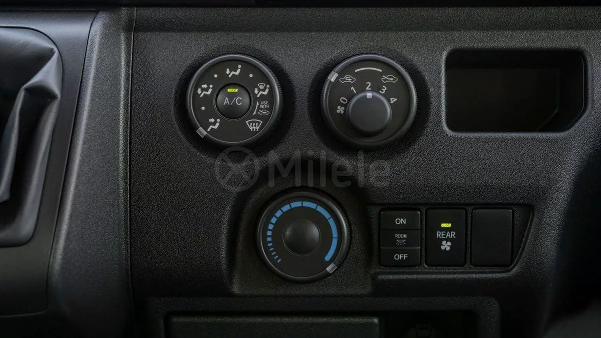 Toyota Hiace .-11-0